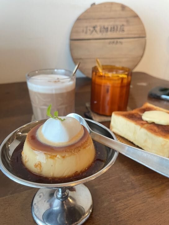 台中東區-小犬咖啡店生吐司必點！寵物友善的甜點咖啡館