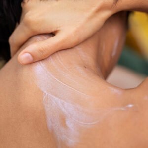 杏奶舒敏身體滋養霜200ML-THE BODY SHOP