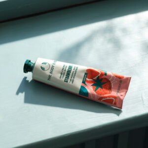草莓嫩白護手霜30ML-THE BODY SHOP