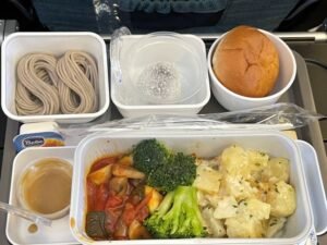 Read more about the article 國泰航空飛機餐-特殊膳食提供多樣素食選擇