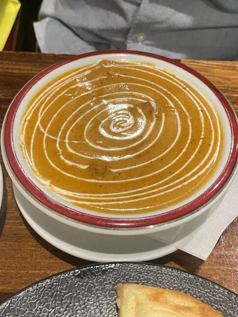東京美食隱藏版！位於新宿的印度咖哩店，超狂烤餅，起司控絕不能錯過！(有素食)