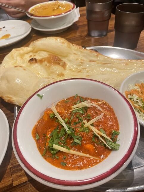 東京隱藏版美食！位於新宿的印度咖哩店，超狂拉餅，起司控絕不能錯過！(有素食)