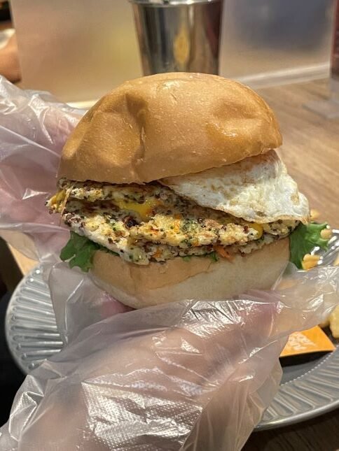 You are currently viewing 【台中北區】7分so Burger Joint｜美味漢堡＆早午餐，還有素食選擇！