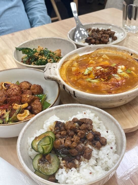 台中西屯素食美食｜畔畔蔬心小料理，銅板價台菜，一個人也能享受美味！