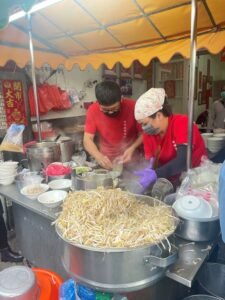 Read more about the article 林明堂素食麵｜彰化鹿港超夯老字號素食麵店，豆包菜捲超人氣！
