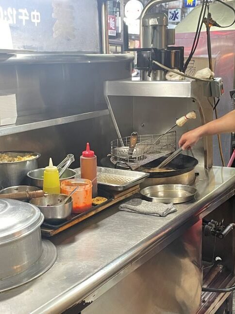 台中獨特美食！昌平路「素食大麵羹，臭豆腐」生意超好，便宜大碗又超好吃