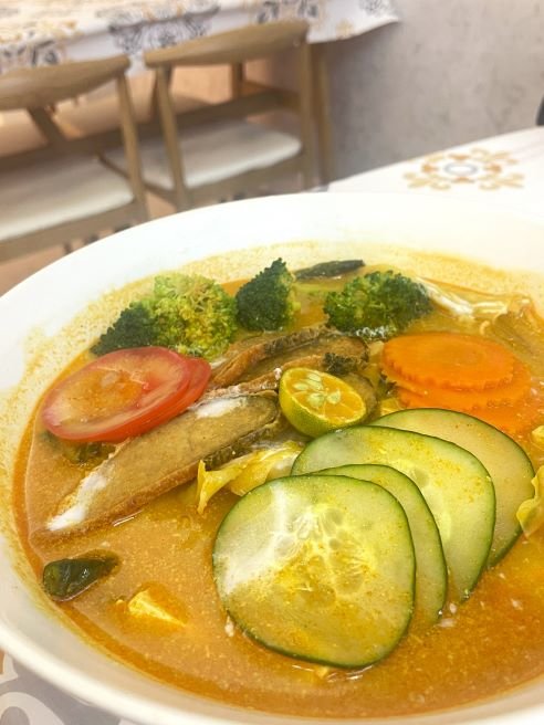 南投草屯素食新選擇：悦素人南洋蔬食，月亮蝦餅讓人驚豔！