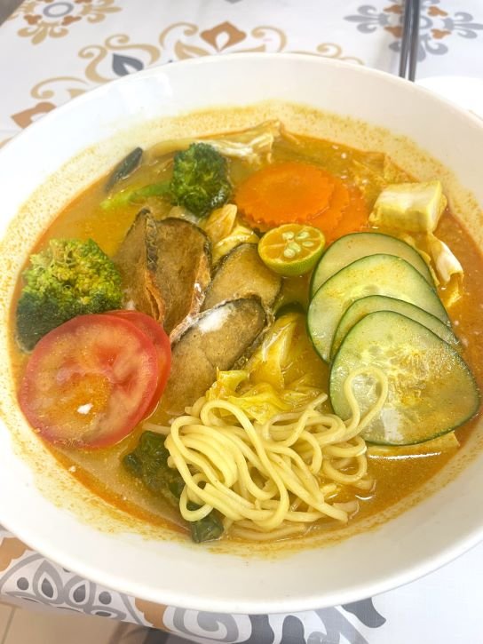 南投草屯素食新選擇：悦素人南洋蔬食，月亮蝦餅讓人驚豔！