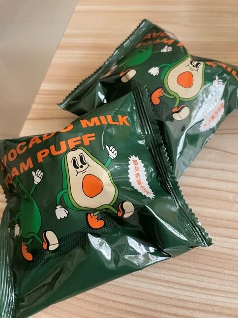 大茗本位製茶堂 x 台中旅禾泡芙聯名，酪梨奶蓋手搖飲竟變泡芙？蹦出新滋味！