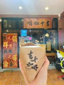 Read more about the article 【新竹美食】吉十咖啡肉桂捲狂銷百萬份！城隍廟周邊必吃甜點