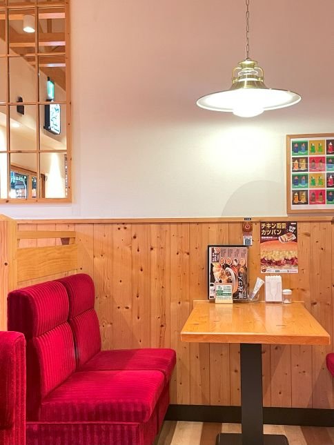 You are currently viewing 台中客美多咖啡 Komeda’s Coffee 公益店｜日本名古屋連鎖品牌，附插座WIFI的靜謐咖啡空間