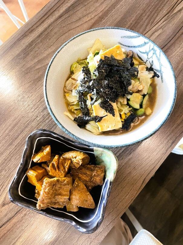 台中北區素食推薦｜茅廬之味：冰花煎餃超驚豔，紅燒湯麵、滷味都好吃！
