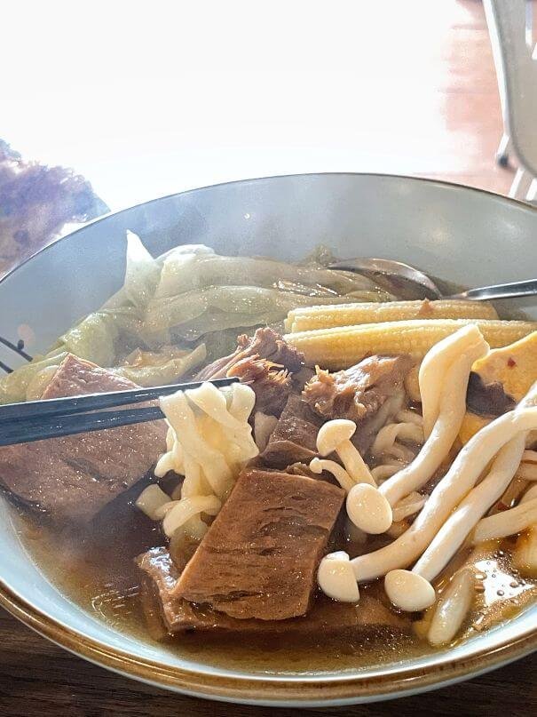 台中北區素食推薦｜茅廬之味：冰花煎餃超驚豔，紅燒湯麵、滷味都好吃！