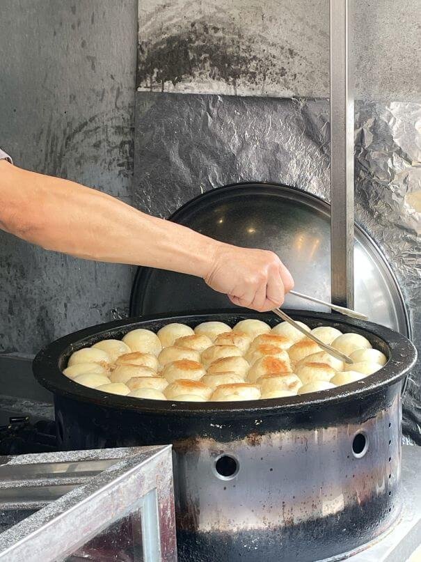 Read more about the article 台中素食小吃推薦｜涮嘴酥皮煎包：酥脆現做超涮嘴，沒吃過會後悔！