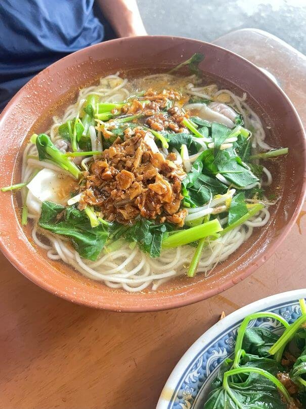 Read more about the article 台中北屯素食推薦｜和順素食：人氣在地素食麵攤，麻醬麵、素燥飯一吃上癮！