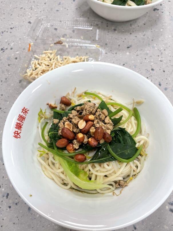 台中北屯素食推薦｜小莉素食：重慶風味麻辣燙＋手工水餃，辣得過癮超爆好吃！