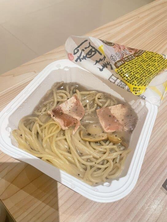 7-11素食新品推薦｜隨緣白醬松露義大利麵〔全素〕，開箱便利超商也能吃到純素白醬！