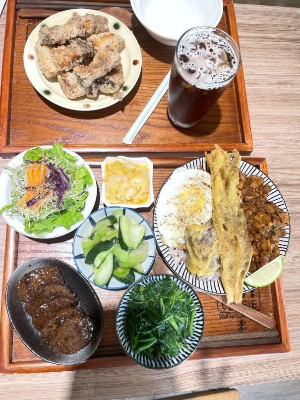 新竹香山素食推薦｜Lovy Veggie 自家小農創意蔬食定食，份量多又好吃！