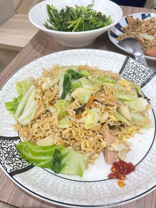 新竹竹北素食推薦｜牧野蔬食：現炒爆香的炒泡麵、炒粄條都太好吃！