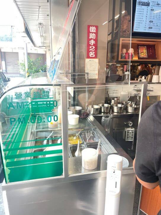 新竹光華冰菓店｜在地超過30年老字號冰店推薦，料新鮮又好吃，夏天人氣爆棚！