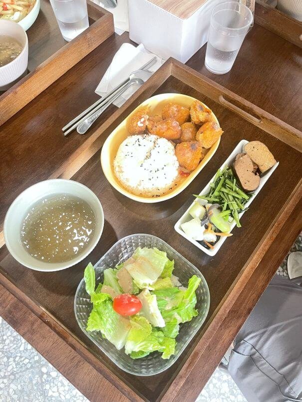 新竹素食餐廳｜BitterSweet 比特甜：巷弄裡的低調蔬食館，飯麵咖哩都有，連葷食者也愛！
