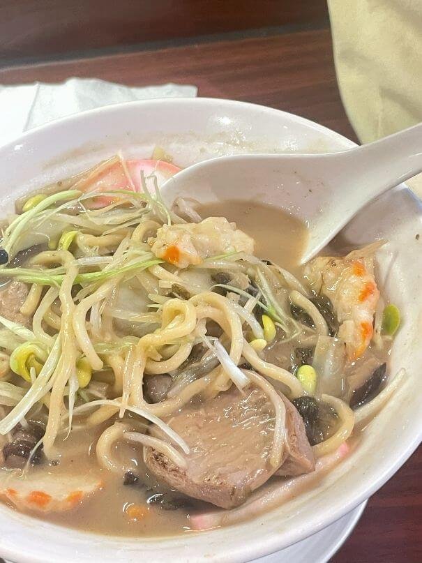 台中東區素食拉麵推薦｜福屋九月限定「長崎強棒麵」，豪華蔬菜＋素肉與素海鮮＋雨來菇