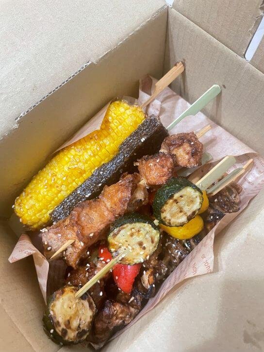 台中素食小夜市｜中秋節不烤肉也行！蔬食餐車限定登場，凰丫瑪墨西哥捲、樹巢燒烤超好吃！
