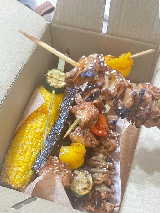台中素食小夜市｜中秋節不烤肉也行！蔬食餐車限定登場，凰丫瑪墨西哥捲、樹巢燒烤超好吃！